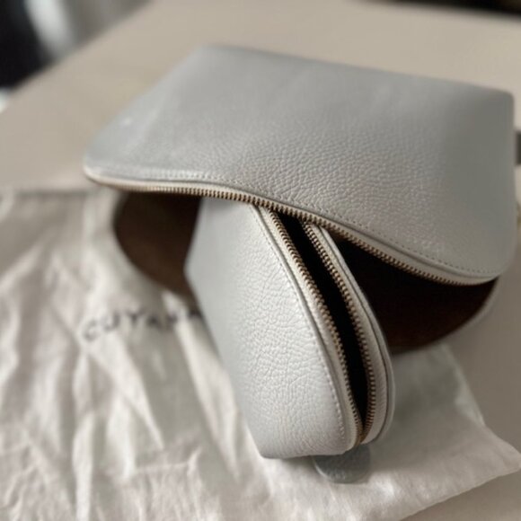 Cuyana Leather Travel Case Set Light Pearl Grey - Picture 2 of 4